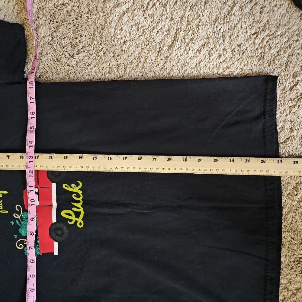Gildan Truck Full of Luck Graphic Tee Size Medium - Picture 4 of 6